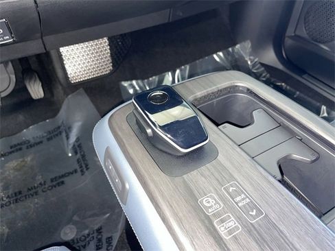 Certified 2025 Nissan Ariya Platinum image 32