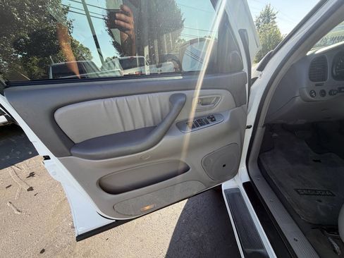 Used 2005 Toyota Sequoia Limited RWD image 17