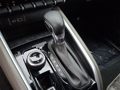 Used 2024 Chevrolet Colorado ZR2 w/ Safety Package image 16