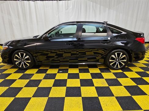 Used 2022 Honda Civic EX image 6