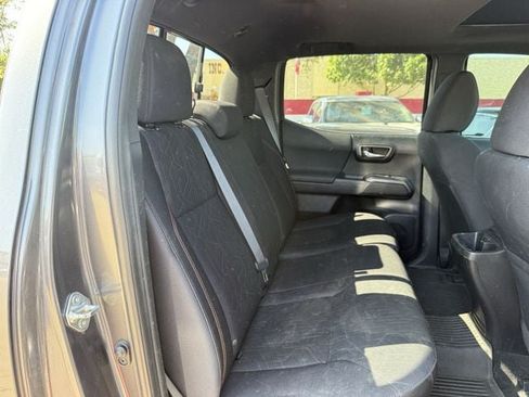 Used 2016 Toyota Tacoma TRD Sport RWD image 31