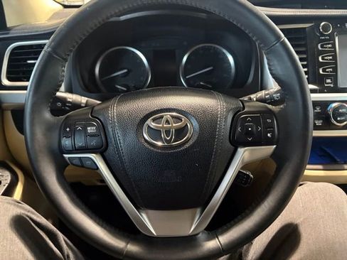 Used 2015 Toyota Highlander Limited AWD/4WD image 34