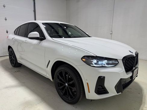 Used 2025 BMW X4 xDrive30i w/ Premium Package AWD/4WD image 3