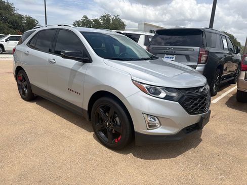Used 2020 Chevrolet Equinox Premier w/ Premier Redline Edition FWD image 3
