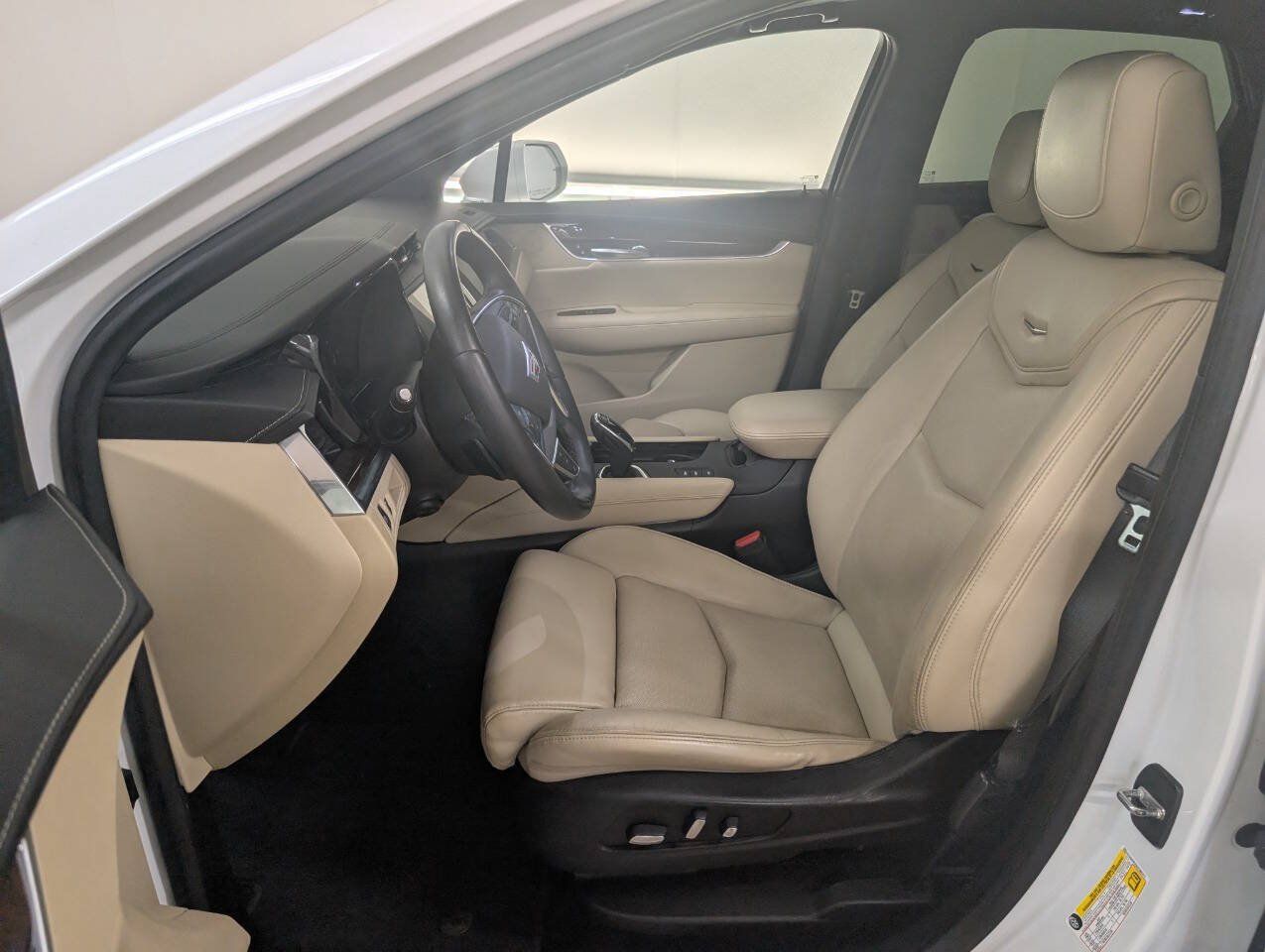 Used 2017 Cadillac XT5 Luxury w/ Driver Awareness Package AWD/4WD image 7