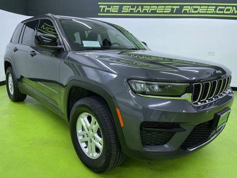 Used 2023 Jeep Grand Cherokee Laredo image 2