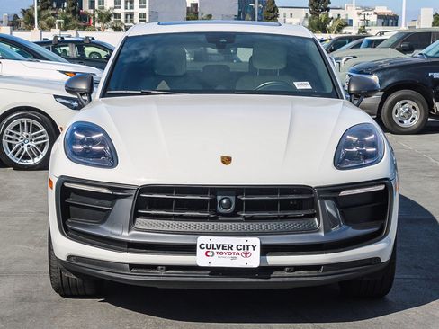 Used 2023 Porsche Macan Turbo AWD/4WD image 2