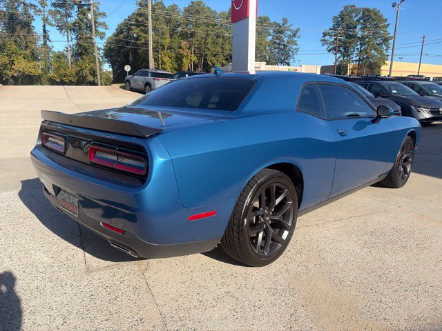 Used 2022 Dodge Challenger SXT w/ Driver Convenience Group RWD image 6