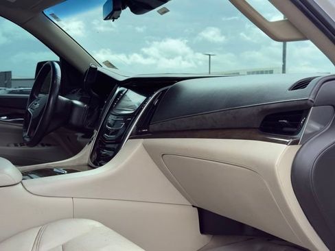 Used 2019 Cadillac Escalade Premium Luxury AWD/4WD image 9