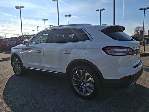 Used 2022 Lincoln Nautilus Reserve w/ Equipment Group 201A image 7