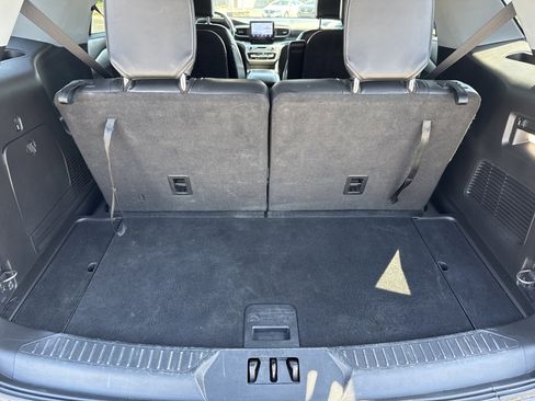 Used 2022 Ford Explorer XLT w/ Equipment Group 202A AWD/4WD image 5