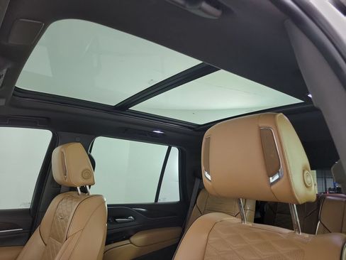 Used 2023 Cadillac Escalade Premium Luxury AWD/4WD image 21