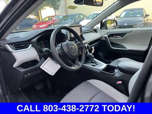 Used 2025 Toyota RAV4 XLE AWD/4WD image 6