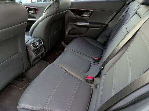 Used 2024 Mercedes-Benz GLC 300 image 34