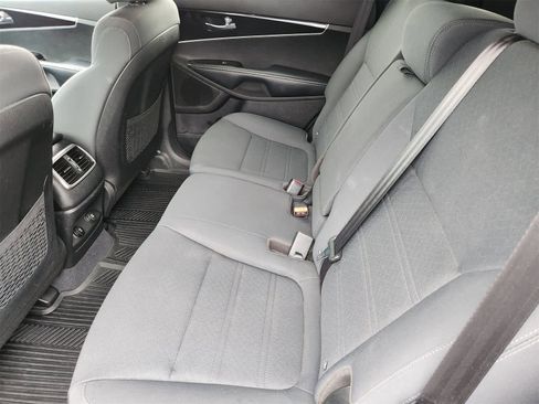 Used 2020 Kia Sorento S image 23