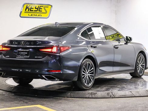 Used 2025 Lexus ES 350 w/ Premium Package FWD image 4
