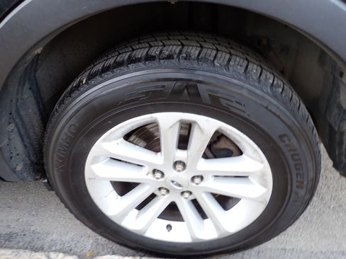 Used 2013 Ford Explorer XLT w/ Class III Trailer Tow Pkg image 18