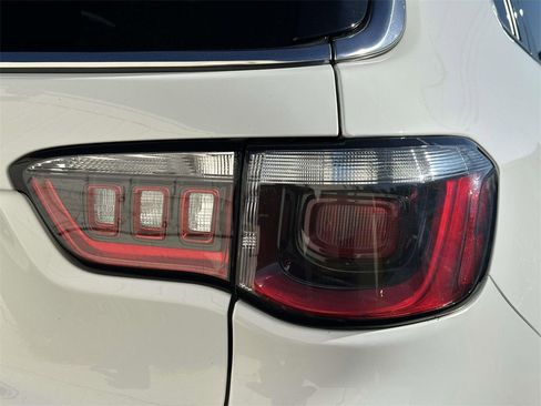 Used 2022 Jeep Compass Limited image 10