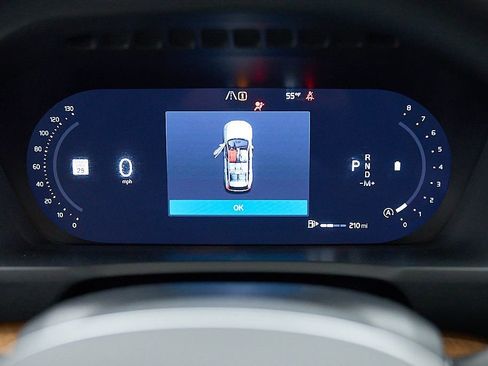 Certified 2025 Volvo XC90 B6 Plus AWD/4WD image 14