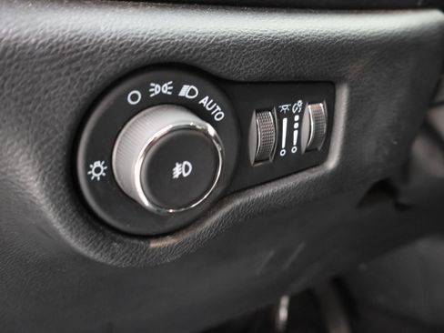 Used 2024 Chrysler Pacifica Limited FWD image 49