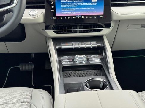 New 2026 Lincoln Nautilus Premier image 14