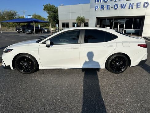 Used 2025 Toyota Camry LE image 3