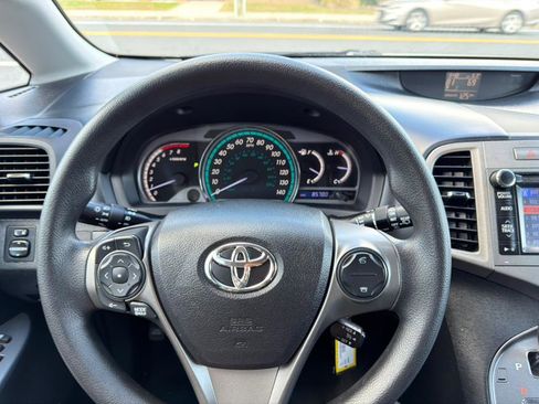 Used 2014 Toyota Venza LE image 15