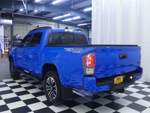 Used 2021 Toyota Tacoma TRD Sport AWD/4WD image 4