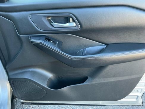 Used 2024 Nissan Rogue SV FWD image 16