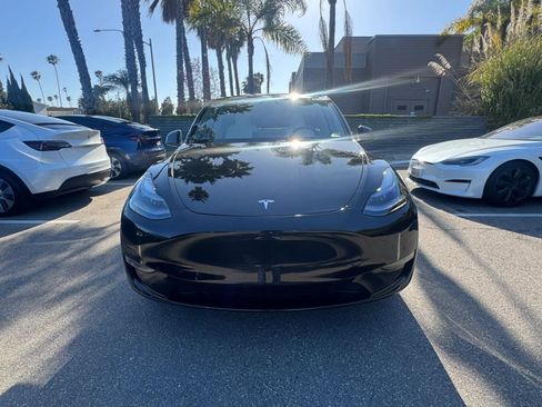 Used 2024 Tesla Model Y Long Range AWD/4WD image 2