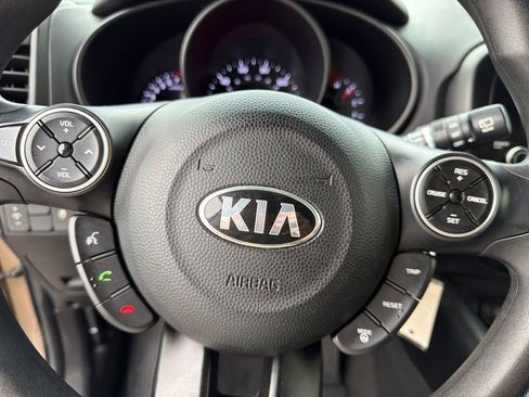 Used 2016 Kia Soul FWD image 19