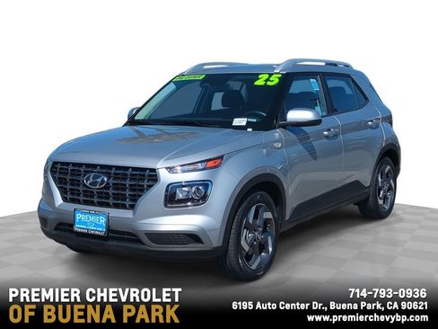 Used 2025 Hyundai Venue SEL FWD image 1