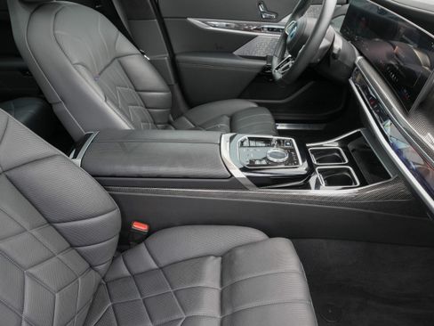 Used 2023 BMW i7 xDrive60 w/ Executive Package 2 AWD/4WD image 10