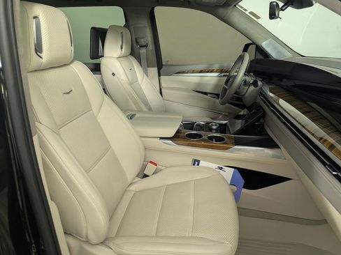 Used 2025 Cadillac Escalade Sport Platinum w/ LPO, Floor Liner Package image 31