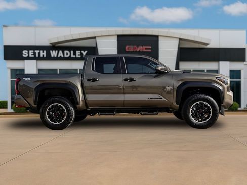 Used 2025 Toyota Tacoma TRD Off-Road AWD/4WD image 8