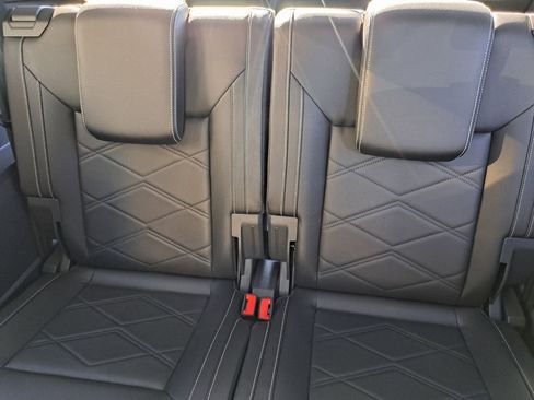 Used 2024 Volkswagen Atlas SE w/ Black Wheel Package image 21