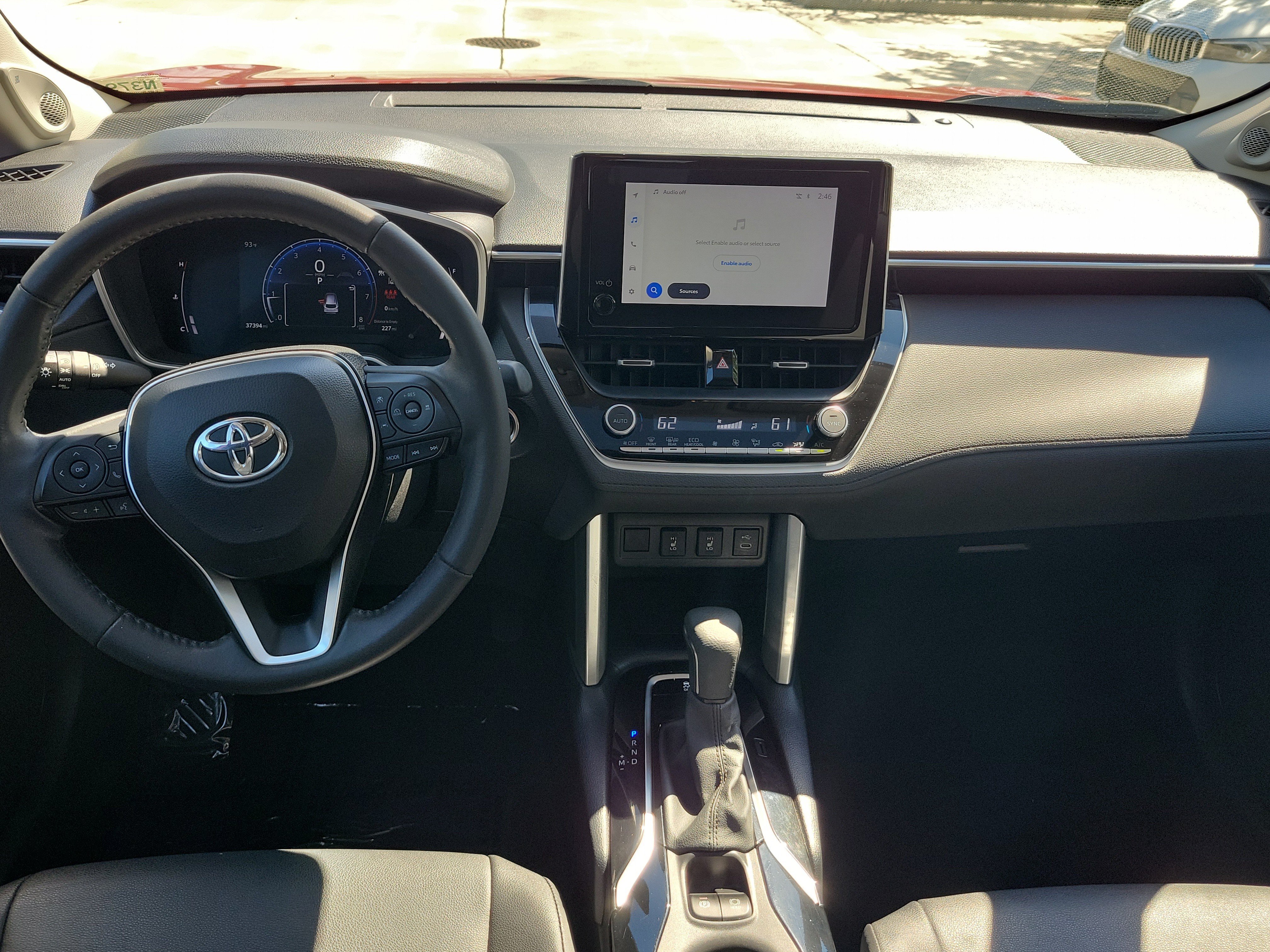 Used 2023 Toyota Corolla Cross XLE w/ Convenience Package FWD image 18