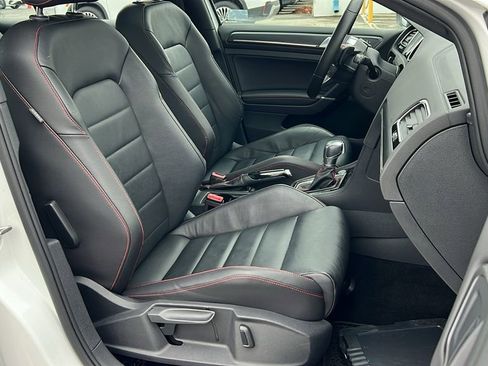 Used 2019 Volkswagen GTI SE image 11