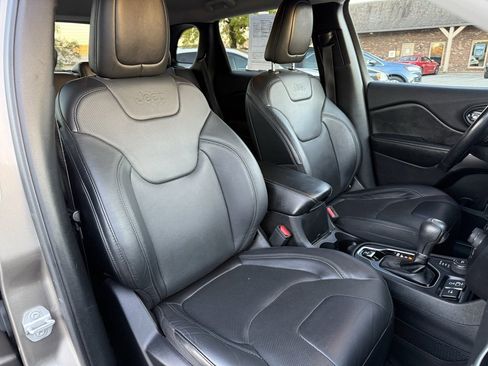 Used 2019 Jeep Cherokee Limited image 17