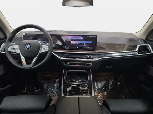 Used 2025 BMW X7 xDrive40i w/ Premium Package AWD/4WD image 9
