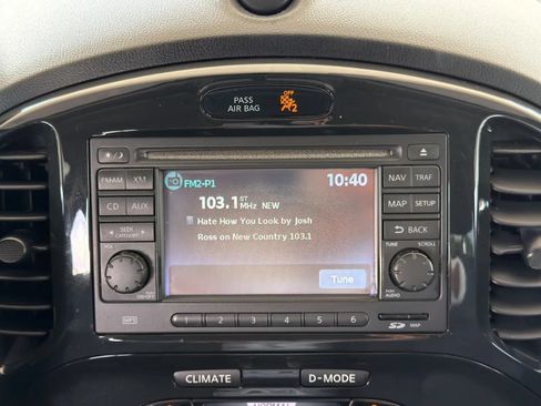 Used 2014 Nissan Juke SL FWD image 16