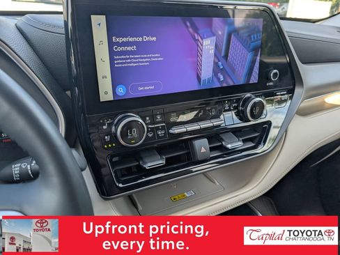 Used 2023 Toyota Highlander Limited FWD image 21