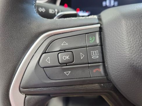 Used 2025 Jeep Grand Cherokee Altitude AWD/4WD image 25