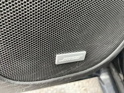 Used 2023 GMC Acadia SLT image 17