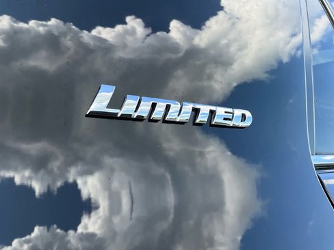Used 2018 Toyota 4Runner Limited AWD/4WD image 23