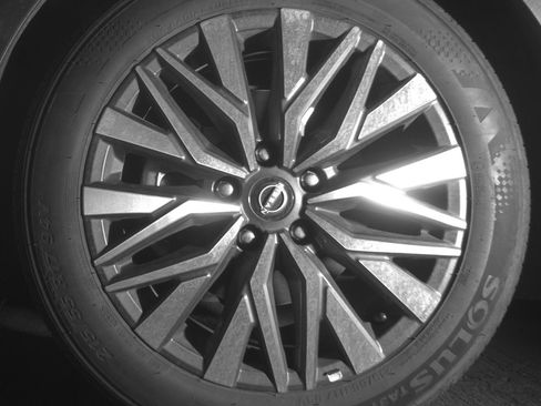 Used 2025 Nissan Altima 2.5 SV FWD image 12