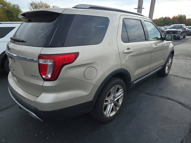 Used 2017 Ford Explorer XLT w/ Equipment Group 202A AWD/4WD image 6