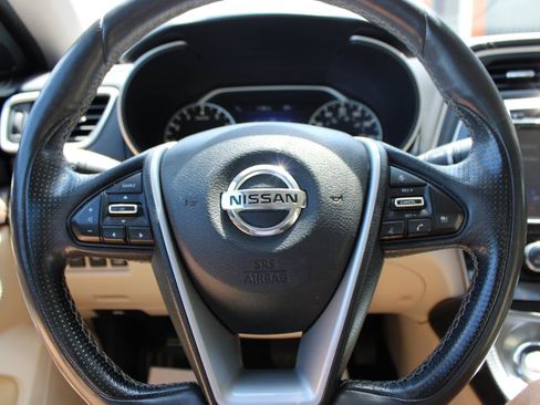 Used 2016 Nissan Maxima Platinum w/ Interior Lighting Package FWD image 18