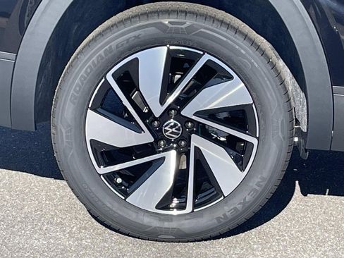 New 2026 Volkswagen Atlas SE FWD image 9