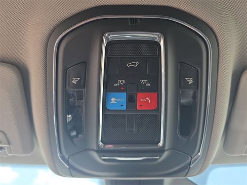 Used 2023 Jeep Grand Cherokee Limited image 36